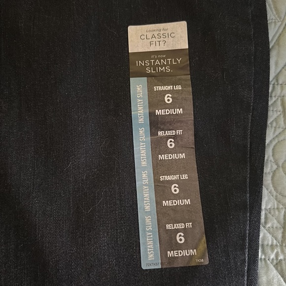 Lee woman’s Relaxed Fit Straight Leg High Rise Jeans size 6 - Picture 2 of 5